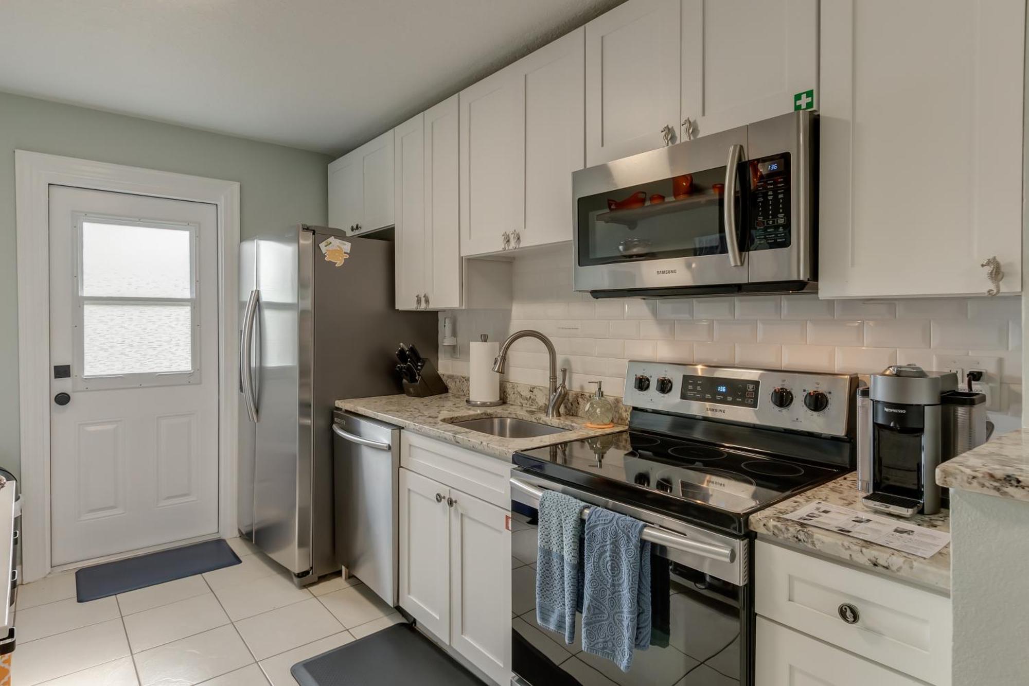Tranquility Seahorse Suite - Oceanfront Paradise! ملبورن بيتش المظهر الخارجي الصورة